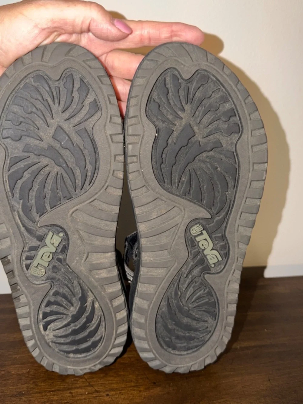 Teva Men’s Aztec Hiking Water Sandals Adjustable Gray Black Size 8